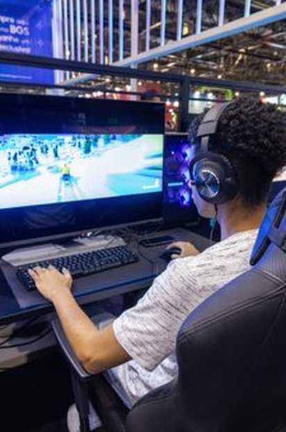 liên hệ 33Win